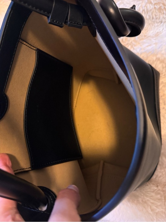 Vasic black Bucket Handbag - Picture 4 of 4